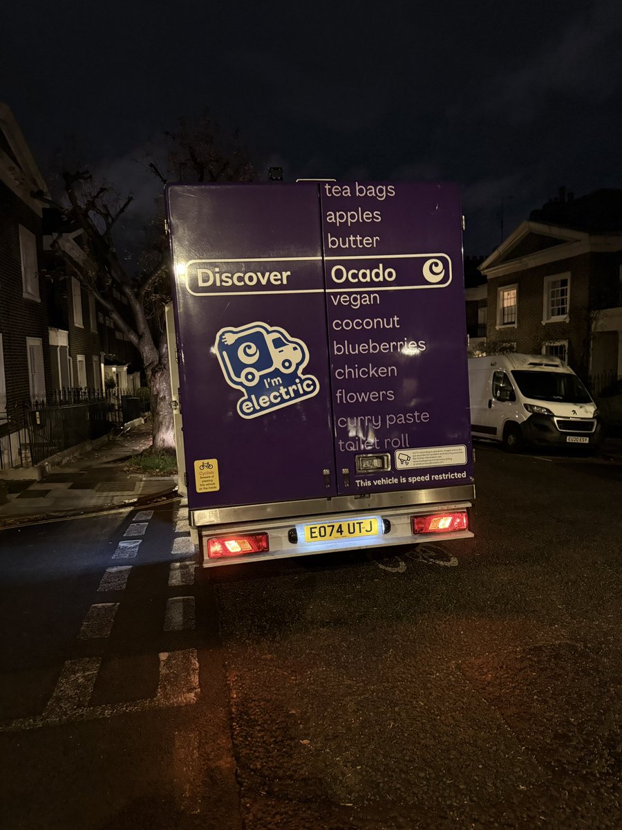 BrettCove's tweet photo. @Ocado please teach your drivers how to appropriately park their vehicles in order to make a delivery. THIS is not appropriate and is actually really dangerous! #ocado https://t.co/9EkVmCIuIy