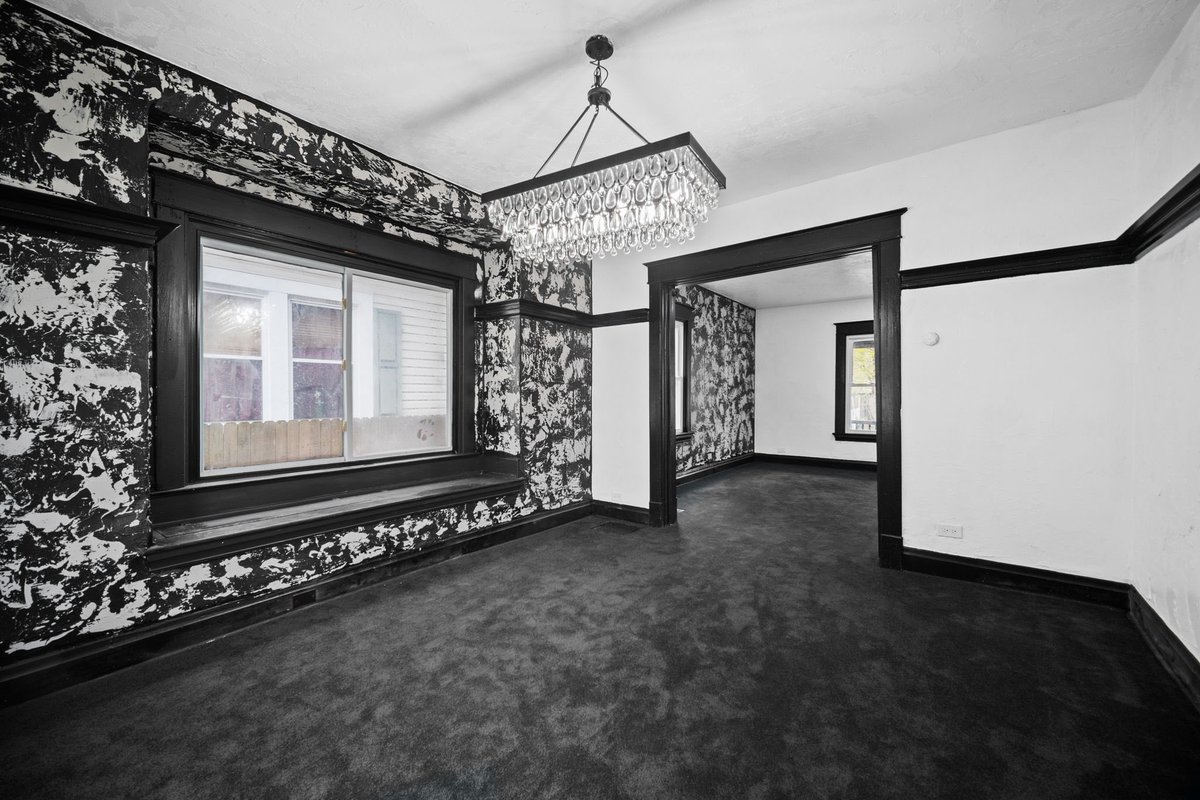 Zillow Gone Wild 🏡 tweet media