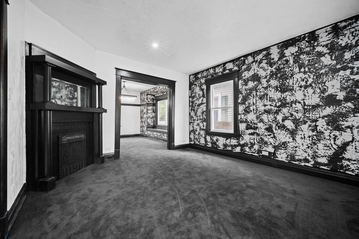 Zillow Gone Wild 🏡 tweet media