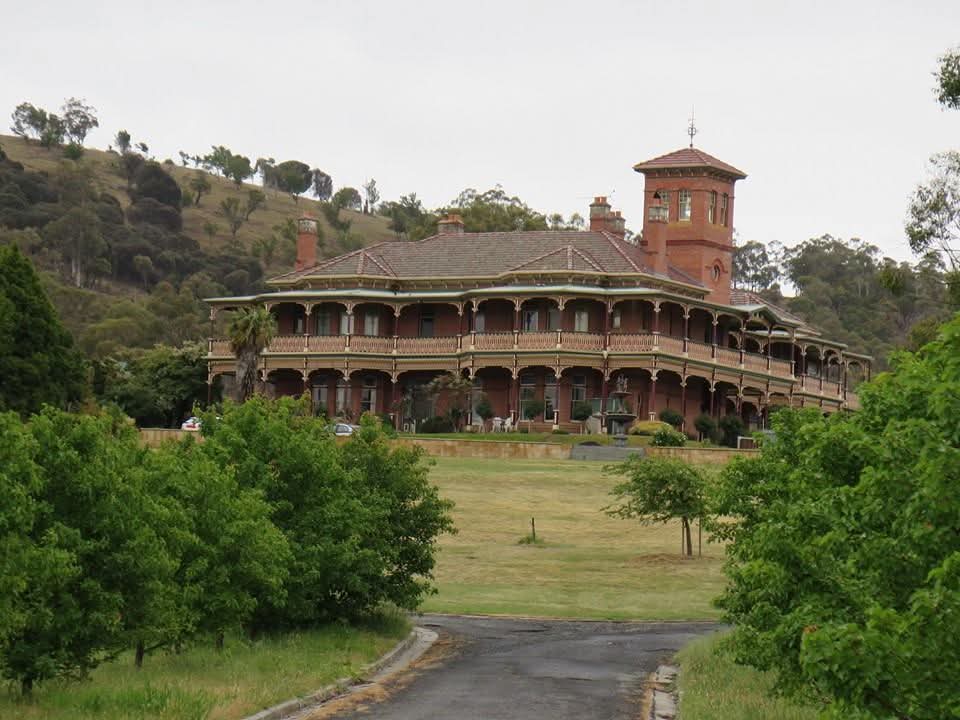 NZAllison's tweet image. Tasmania 2014. On the road north stopping at Oatlands on the way to see the only working 19th century windmill in the southern hemisphere. Lunch at Ross.
#Tasmania