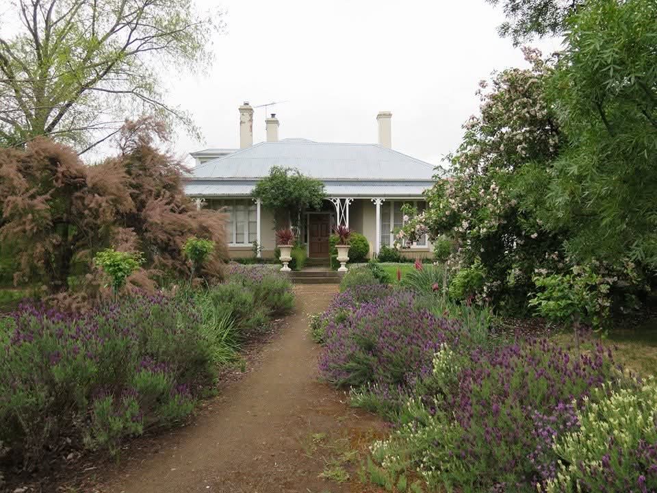 NZAllison's tweet image. Tasmania 2014. On the road north stopping at Oatlands on the way to see the only working 19th century windmill in the southern hemisphere. Lunch at Ross.
#Tasmania