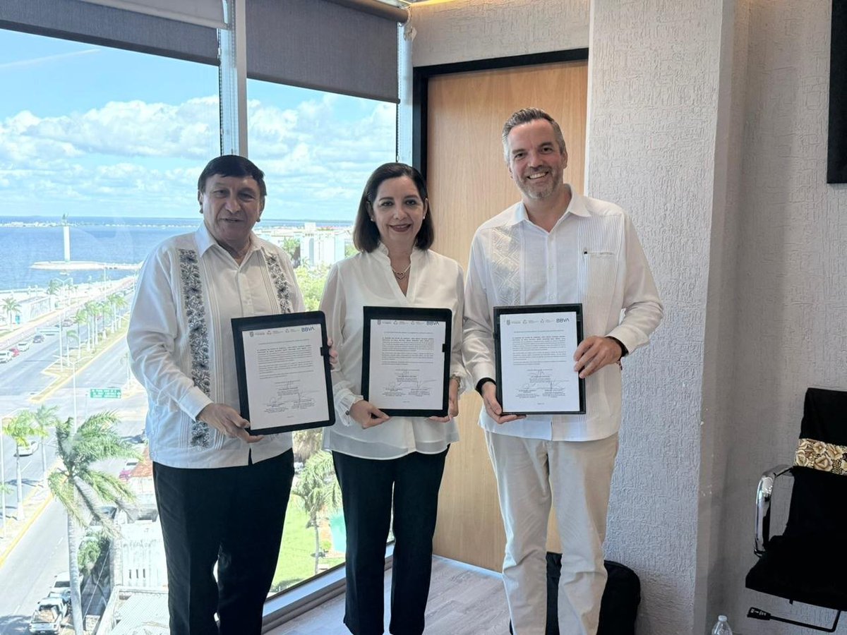 JLavalleMaury's tweet photo. Firmamos convenio con @BBVA_Mex  Y
@SEDUCampeche para fortalecer las habilidades financieras de nuestras y nuestros servidores públicos y estudiantes campechanos. La #Educaciónfinanciera es clave para impulsar el crecimiento personal y el desarrollo económico de nuestro estado. ¡Seguimos trabajando juntos por un #Campeche más fuerte y preparado!
@LaydaSansores
@ProfVictorSar
#GobiernoDeTodos #economiacampeche