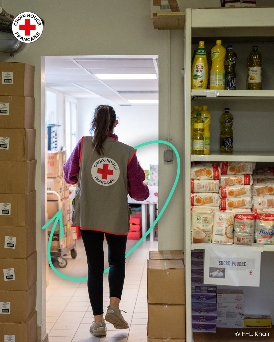 CRFSuresnes's tweet photo. 🐝 Chaque semaine, les bénévoles de notre épicerie sociale - alias "La Ruche" - s'affairent.
❤️‍🩹 Ramasses, tri, distributions hebdomadaires : grâce à cet engagement quotidien, "La Ruche" distribue chaque année plus de 7️⃣0️⃣ tonnes de denrées alimentaires aux personnes accompagnées. https://t.co/1FSPjJ0QGs