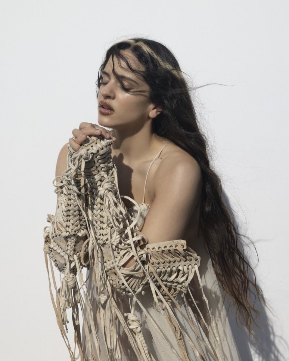 ROSALIABRASlL's tweet image. 🚨 Guy-Manuel de Homem-Christo está creditado como um dos compositores de “Reliquia” de ROSALÍA.