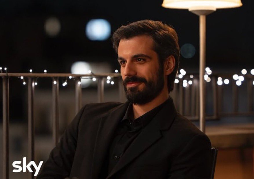 Nicolas Maupas e Gianmarco Saurino in due nuove foto ufficiali della terza stagione di Call My Agent, rilasciate da Sky.