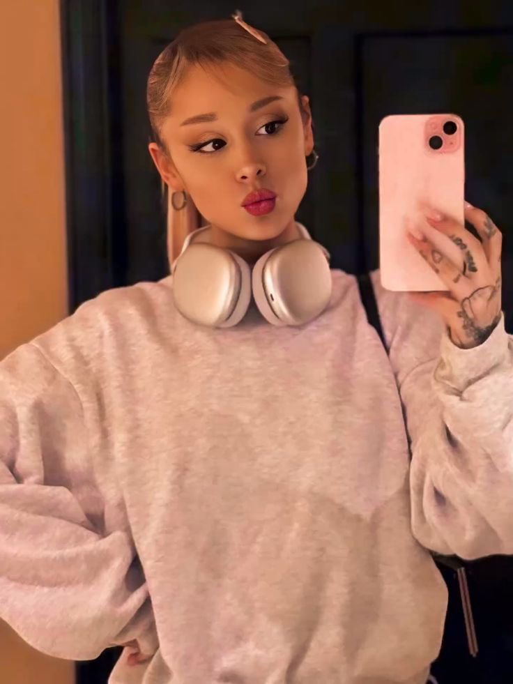 SHE COMING🐝🐎 tweet media