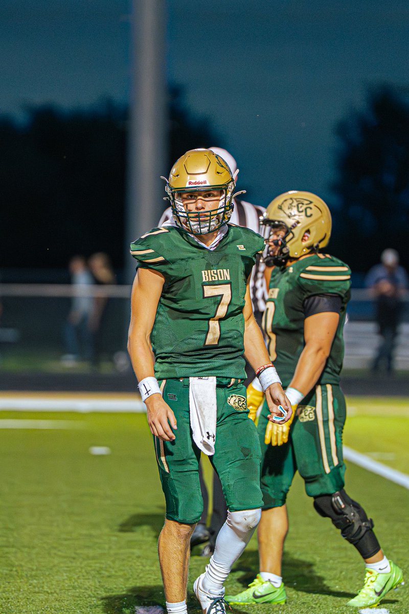 Senior Season stats/highlights:

- 2,285 passing yards
- 33 touchdowns 
- 151/227 (67%)
- 265 rushing yards 

Career:

2 year starter
5,003 passing yards
70 touchdowns

hudl.com/v/2T8dvT