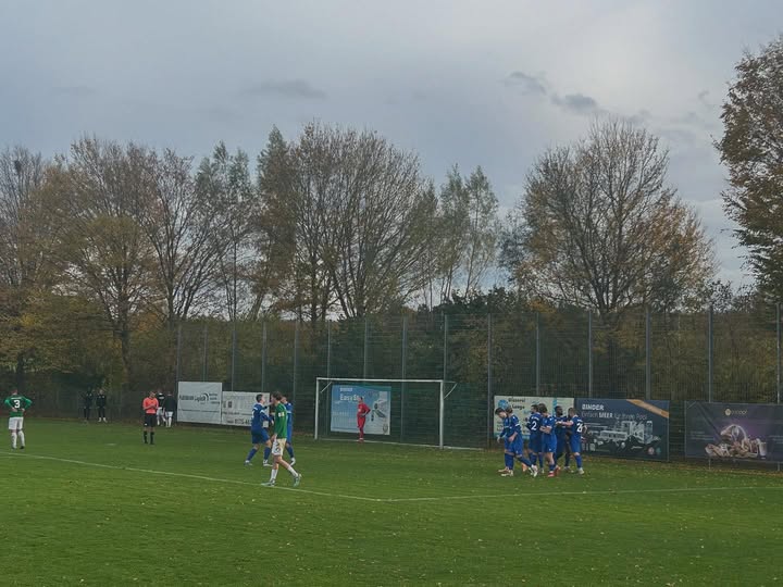 Fußball: Ärgerliches Unentschieden in Halvestorf svarminia.de/2025/11/03/aer… #Landesliga #Hannover #ForzaBischofshol #AvantiArminia