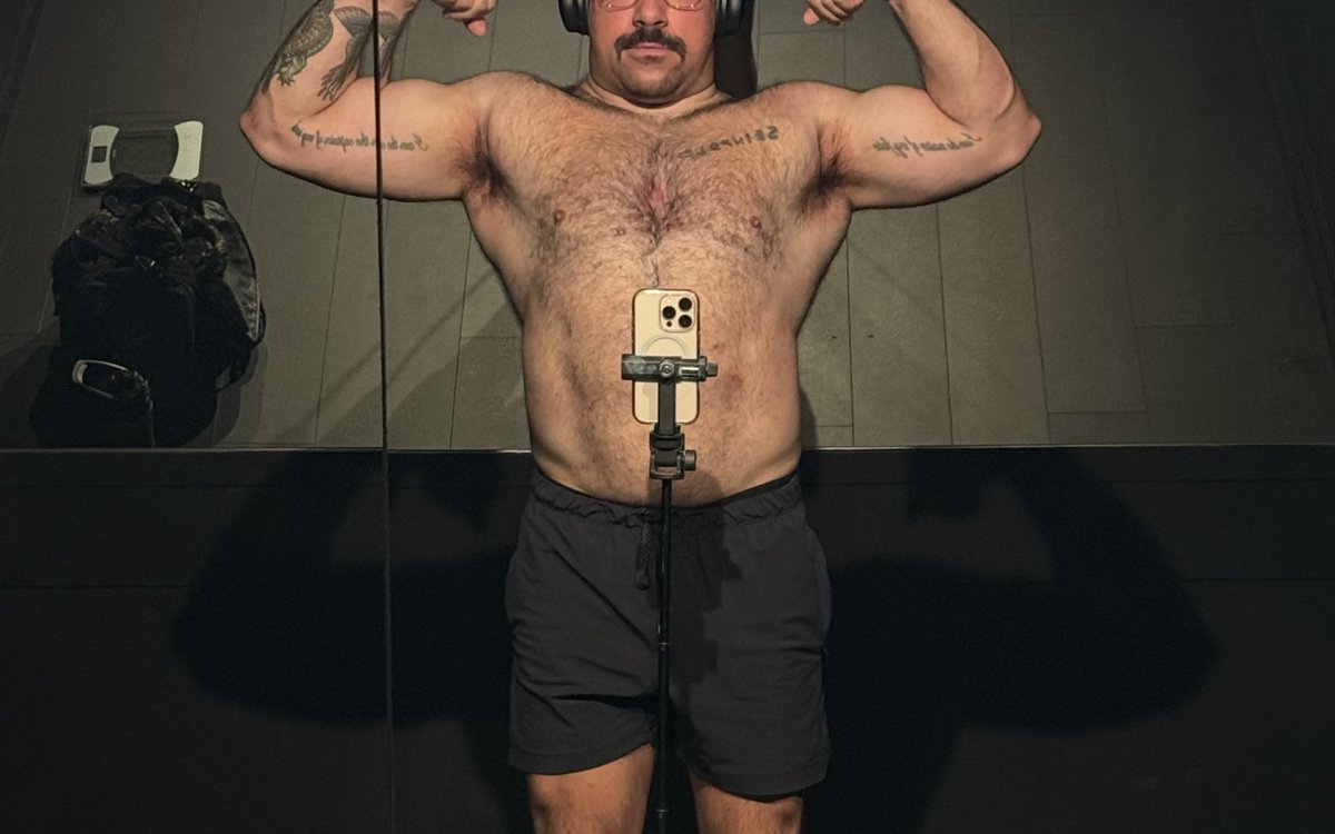 gdgooglymoogly's tweet photo. I guess I don’t post enough? 

Eat your heart out. 

Cock is as pretty as the body 🫡

#nsfwtwt #agegap #cheatingkink #daddy https://t.co/LpPCPR1Nz8