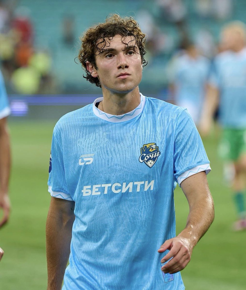 ArmenieFootball's tweet image. 🇦🇲
Le milieu du FC Sochi 🇷🇺, Aleksandr Kovalenko 🇷🇺🇦🇲 va changer de nationalité sportive de russe à arménienne ! 

Les négociations sont en cours. ⏳ 

Le joueur obtiendra le droit d’être convoqué en équipe nationale de l’Arménie à partir de 2026 ! 🇦🇲✅

#Kovalenko