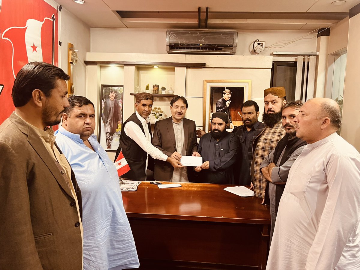 ZayraiPKNAP's tweet image. کوئٹہ ،،پشتونخوا نیشنل عوامی پارٹی کے مرکزی سیکٹریٹ میں بلوچستان پیس فورم کے نمائندہ وفد نے نوابزادہ حاجی لشکری رئیسانی کی جانب سے تحریر کردہ خط پارٹی کے صوبای صدر نصراللہ خان زیرے اور دیگر رھنماوں  کے حوالے کیا