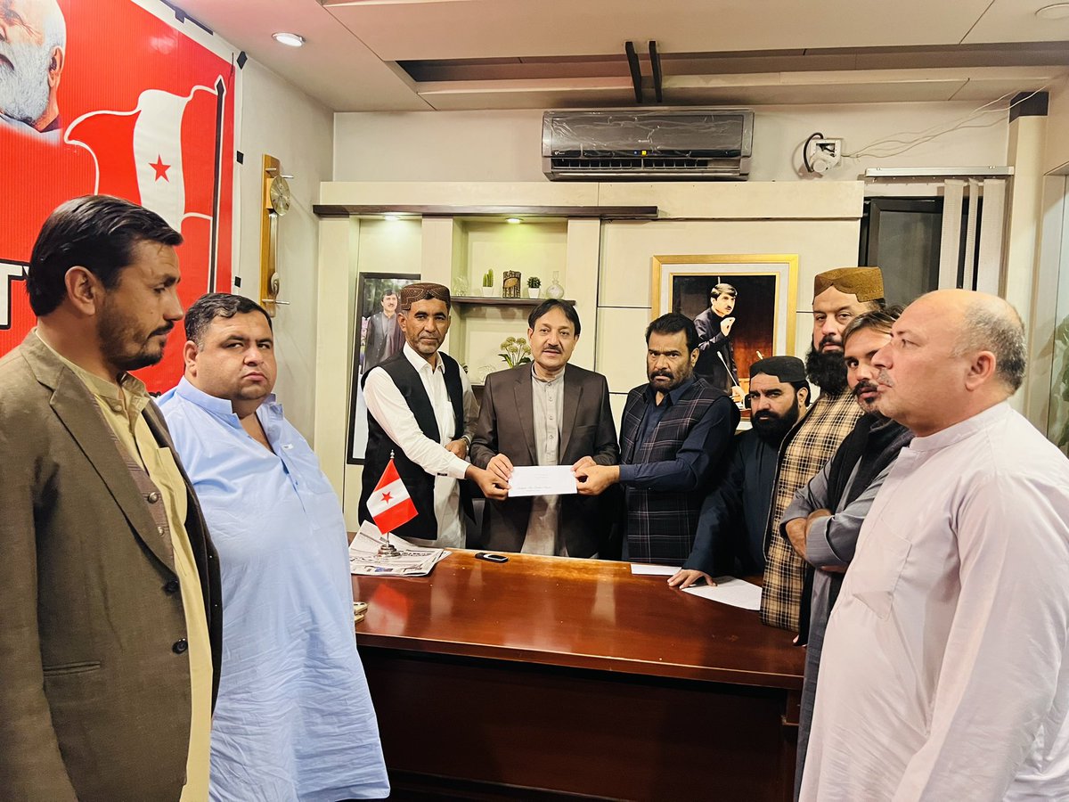 ZayraiPKNAP's tweet image. کوئٹہ ،،پشتونخوا نیشنل عوامی پارٹی کے مرکزی سیکٹریٹ میں بلوچستان پیس فورم کے نمائندہ وفد نے نوابزادہ حاجی لشکری رئیسانی کی جانب سے تحریر کردہ خط پارٹی کے صوبای صدر نصراللہ خان زیرے اور دیگر رھنماوں  کے حوالے کیا