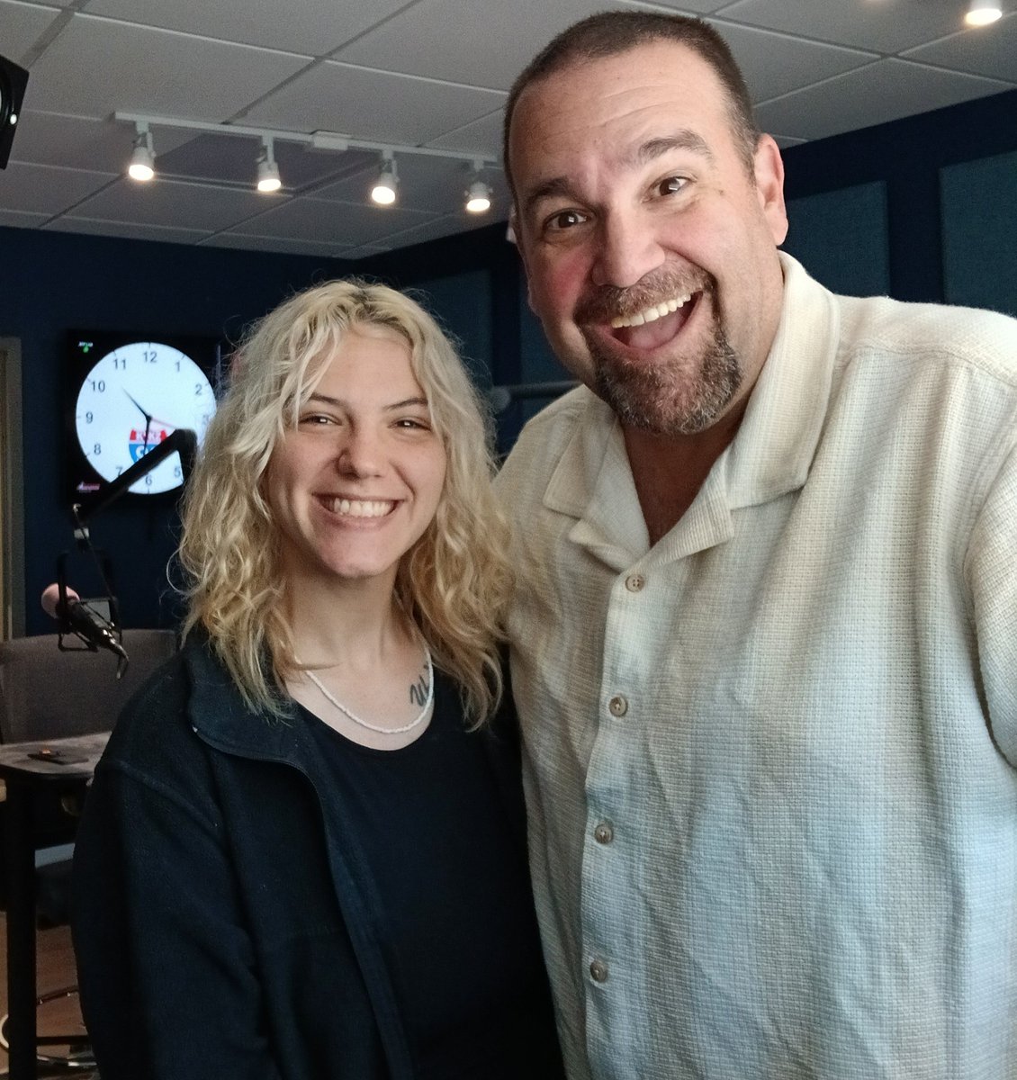 1400Kaok50737's tweet image. Big thanks to Demi at Fat Pat's Bar &amp;amp; Grill in Lake Charles for our lunch! 🙌🍔🍟 #CumulusMedia #LunchSquad