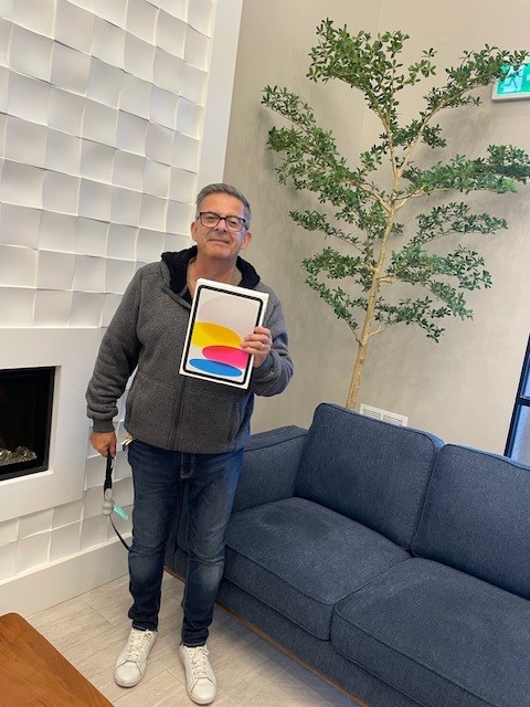 DrewloKITCHENER's tweet image. 🎉 Congratulations to David, the winner of our iPad giveaway for leasing an apartment at Vertikal in Kitchener!

Want to learn more about Vertikal? Visit our website
brnw.ch/21wXcmu

#Winner #Vertikal #Rentals #KitchenerOntario