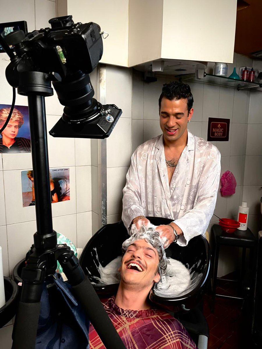 pipegonotano's tweet photo. Ayer dirigi por primera vez era vez un videoclip 😁😁
Del gran @emanuel_parga con Rocco Posca https://t.co/xD4FUY19LL