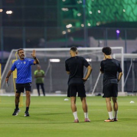 احس 🙂 بعد هصورة بيبتدي شغل الصح من آرثر جورج وبتكون مباراتنا الأخيرة مع السد هي رجعونا لسكة الانتصارات وسجلوها علي 

#الريان
#الريان_الشباب