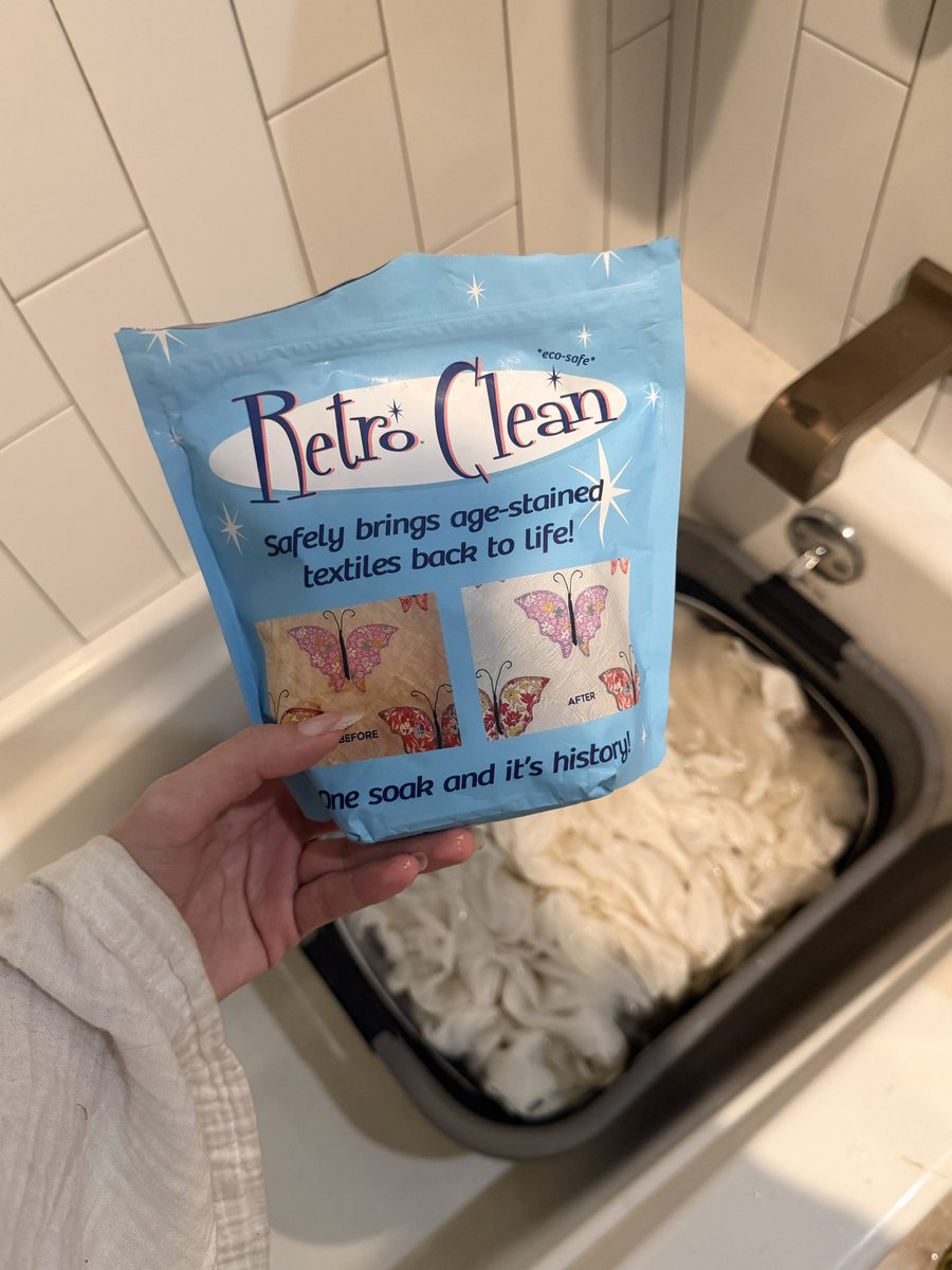 isladeluca's tweet image. as someone who almost exclusively wears white clothing and also restores antiue textiles for a living this is basially the only product u will ever need to remove pit stains/yellowing from a garment and it’s $14 for a bag of it