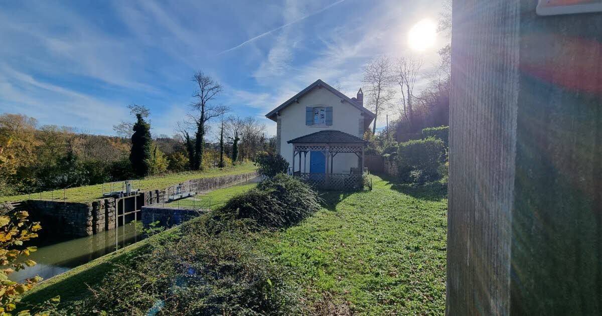 🔴 Corps coupé en deux en Haute-Saône : une femme suspectée, un gîte de pêche perquisitionné

La victime pourrait être un Suisse de 75 ans.

▶️ l.estrepublicain.fr/3Sd