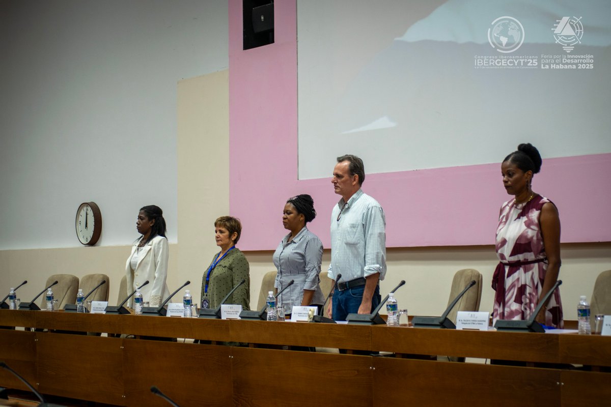 gecytcu's tweet image. 🎉 ¡Arranca el #IBERGECYT2025!
Con la presencia de los viceministros de @cubacitma, @daimarc e @Idalia10557584; la presidenta de honor, Betina Palenzuela Corcho; y las presidentas del comité organizador, Osleidys Torres Valdespino y Yadira Carrillo Frías 👇