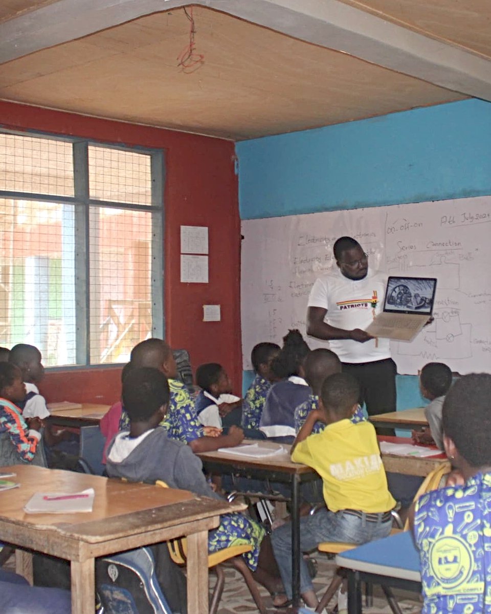 🌍 "Game changing!" Building a sustainable teacher training ecosystem in Africa
ISTF and #SeedScience trained teachers in Tanzania, Uganda, and Ghana last year to use Science Bits, the ISTF science curriculum based on research on how people learn.
Local teachers learned best