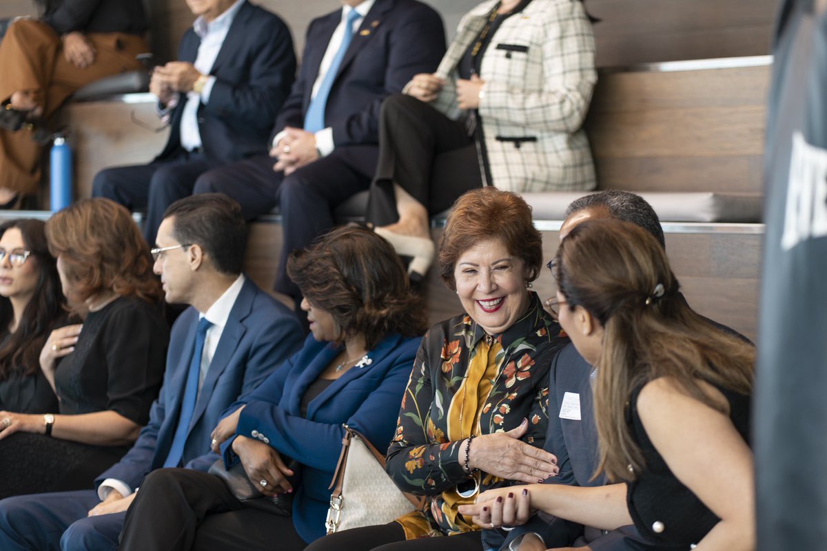 (2/2) 💬 La Escuela se enfoca en el estudio y evaluación de políticas públicas y leyes, con el propósito de #transformar la forma en que se diseñan, implementan y evalúan, a través de la investigación aplicada y el análisis crítico.

¡Gracias a quienes nos acompañaron!👏
#IOMG