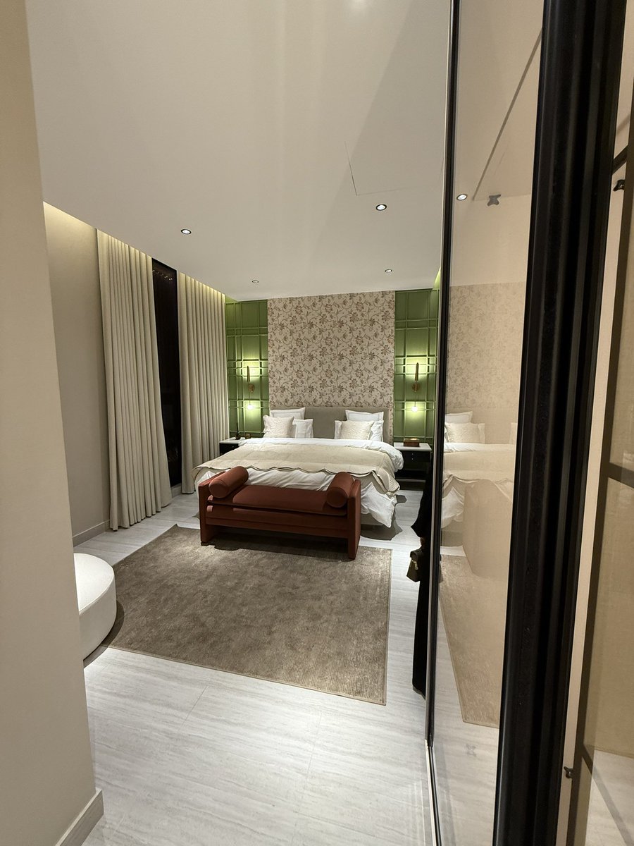 صورت في سنابي قبل شوي .. فيلا العرض في مشروع أرجان المغامس في حي النرجس .. مساحتها 210م وسعرها ٣ مليون ونص .. 

للعلم هي بيع على الخارطة والتسليم بعد ٦ شهور