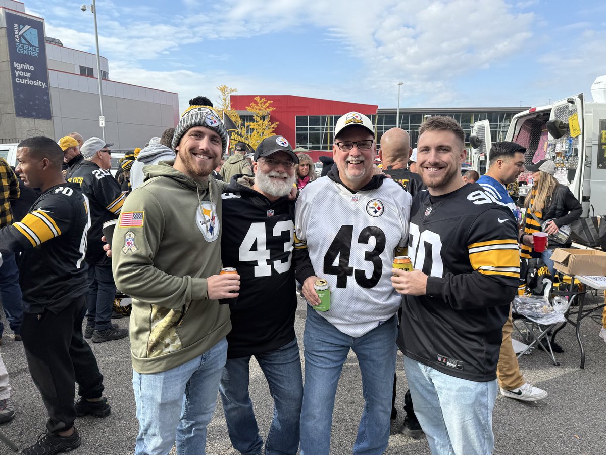 nez_ea's tweet photo. Had a great time with some great people in Pittsburgh Sunday.  #HereWeGo https://t.co/BCfH0XuAZM