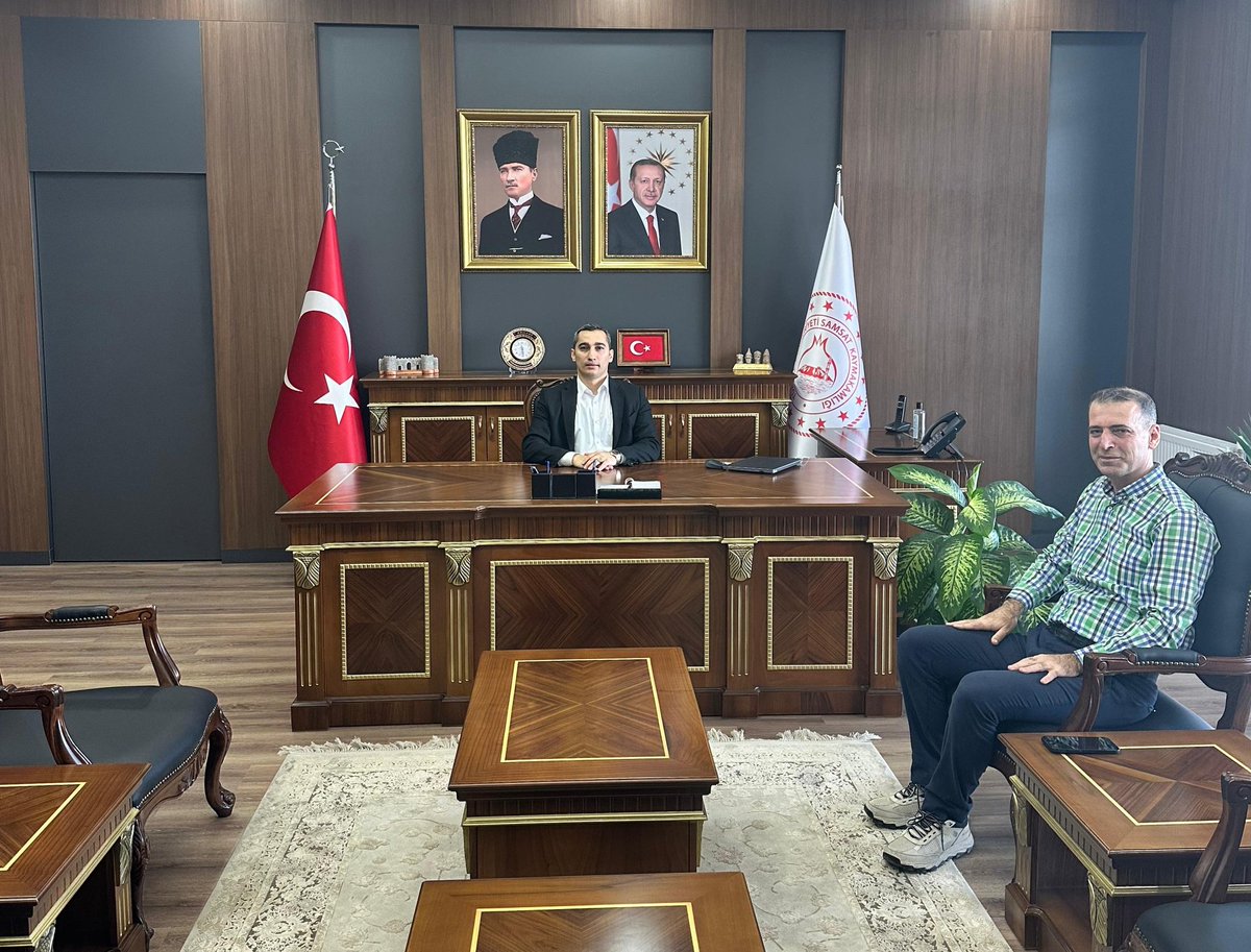 📍Kaymakamlık Makamı 
Milli Eğitim Bakanlığı Talim ve Terbiye Kurulu Üyesi hemşehrimiz Doç. Dr. Mehmet Gündüz, Kaymakamımız Sayın Hasan İnanç GÖKÇAYIR’ı makamında ziyaret etti.
Nazik ziyaretleri için teşekkür ederiz.