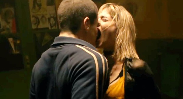 Экстаз - горячим танцорам на вечеринке подмешали наркотик...
"Вы там ебанутых поизображайте, мы с камерой походим". Гаспар Ноэ кншн молодец, но большинство ярких моментов тут спланированные, а не импровизированные. 
Сценок для полутора часов не хватило, но свой киноопыт оставило.