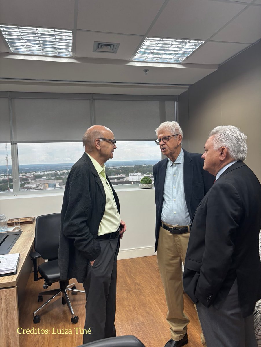 jurandifrutuoso's tweet photo. 🩺 Eu, Drauzio Varella e Eugênio Vilaça conversando sobre os caminhos da saúde no #Conass.
Reflexões que unem experiência, ciência e compromisso com o SUS.

📍 Brasília

#Saúde #SUS #Conass https://t.co/CjUHLF177T