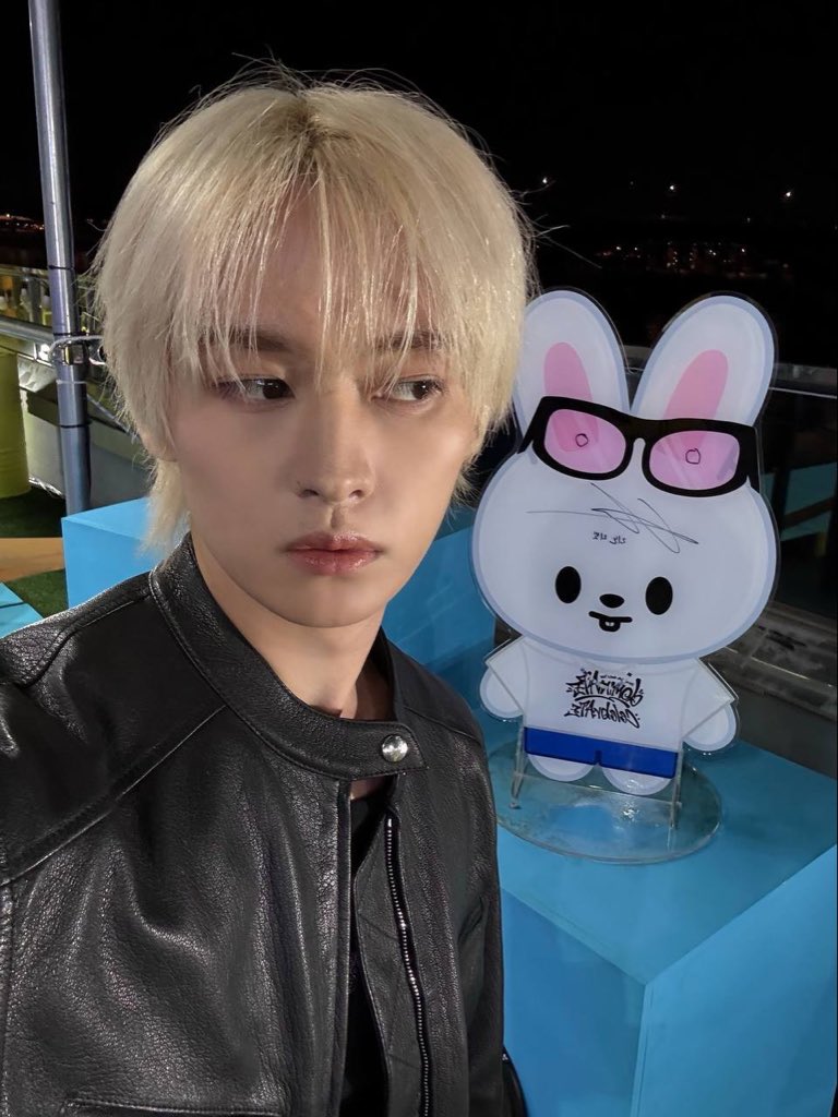Melinarzv's tweet photo. 🐰🩷 #leeknow #skzfanart #fanart https://t.co/UGpGOtp5w4