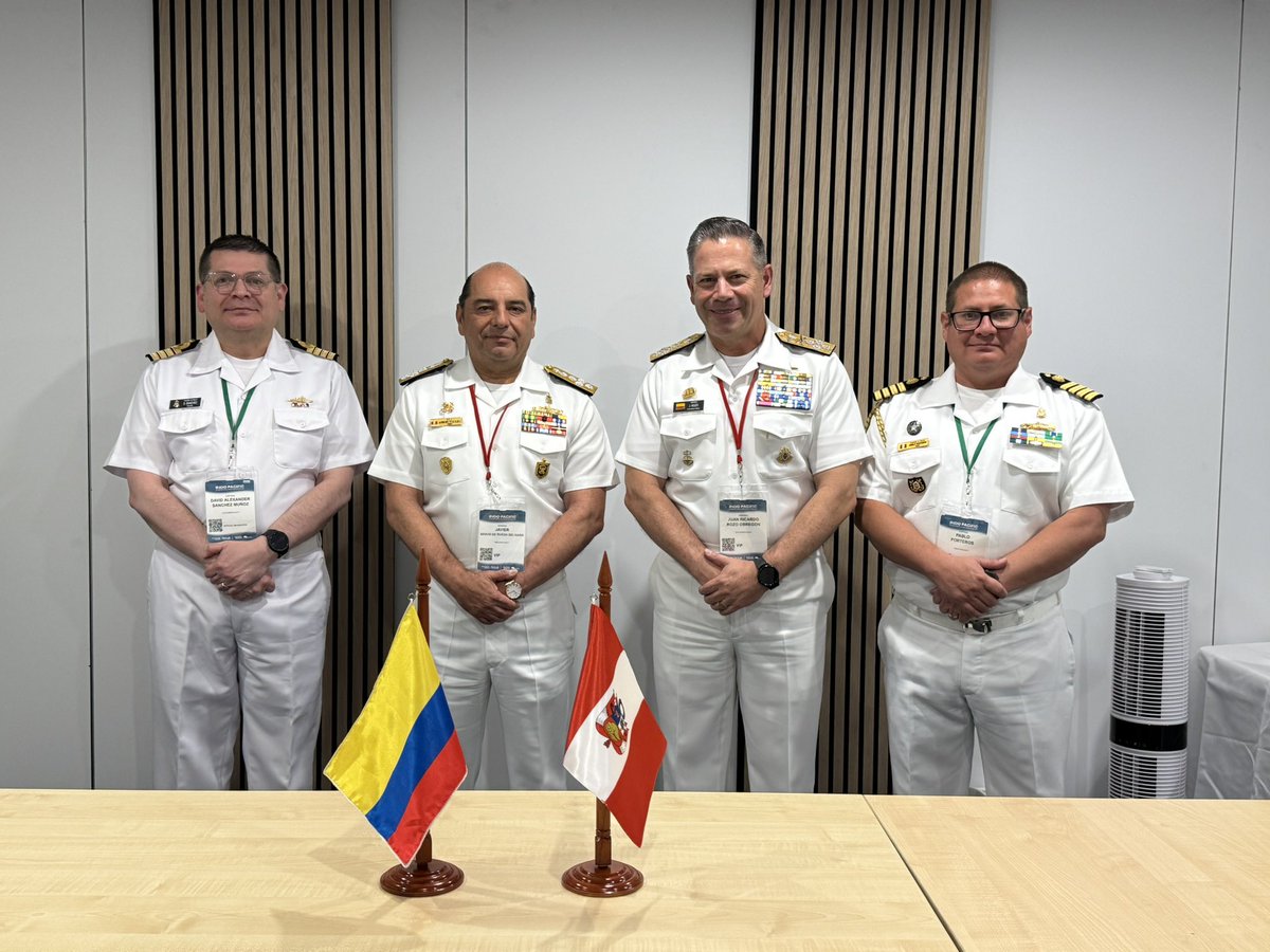 En Sydney #Australia el Almirante Juan Ricardo Rozo, Comandante de la <a href="/ArmadaColombia/">Armada de Colombia</a> se reunión con el Almirante Javier Bravo de Rueda, Comandante <a href="/naval_peru/">Marina de Guerra del Perú</a>, para afianzar los lazos de amistad y cooperación internacional un la lucha contra el narcotráfico. 🇵🇪🤝🏼🇨🇴

Durante este