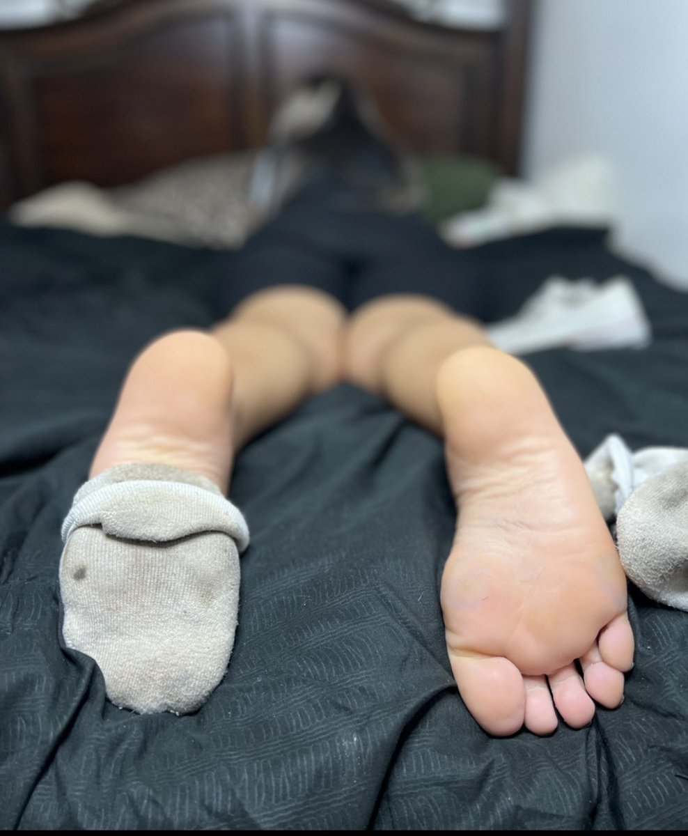On or off?🤔 

How many San Antonio peeps do I got in here with a foot fetish? I feel like we have to put San Antonio on the map in the foot fetish community!🫶🏻