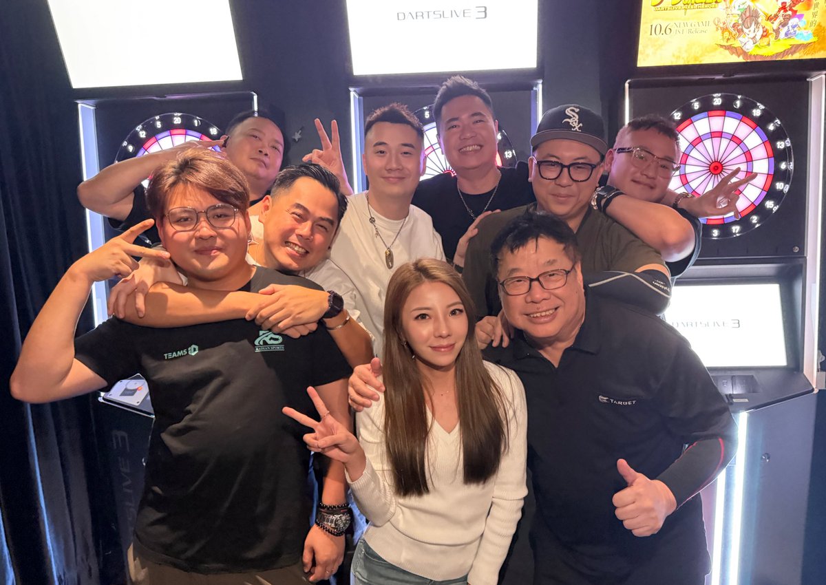 TAMRINNG's tweet photo. 今日、ポール・リムが私たちのスーパリーグチームOverkillに参加しました！🎯🎯

彼は日本に行く前に私たちのチームでした。今週末、香港オープンが開催されるので、彼はトーナメントのために香港に来ました！

@JimseeLaw @LokMathew https://t.co/adlqTdkUhT