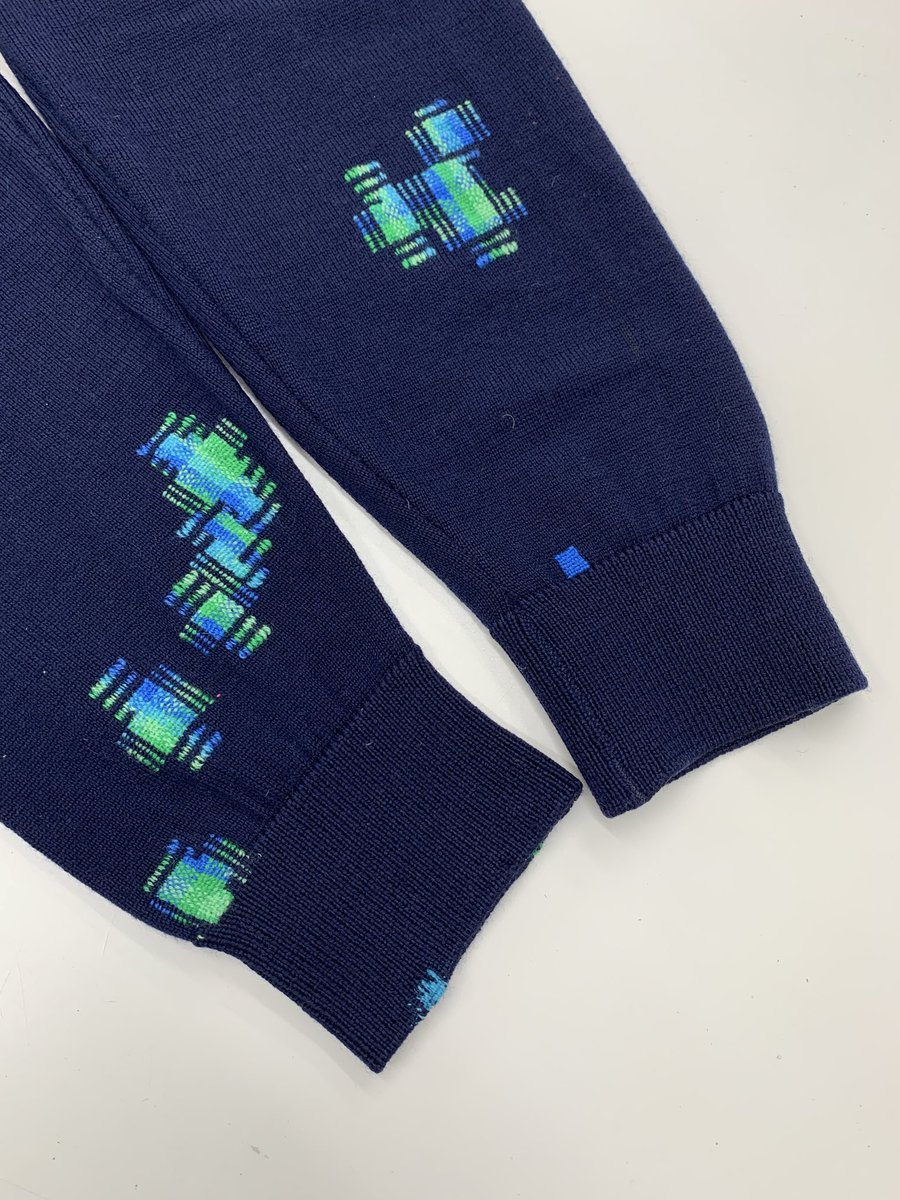 Visible mending to add design as well as to save knitwear from landfill. 
I’m excited to have new dates for my visible mending workshops in the new year: 

collingwoodnorrisdesign.com/visible-mendin…

#visiblemending #darning #learnsomethingnew #repair #makedoandmend #reducewaste