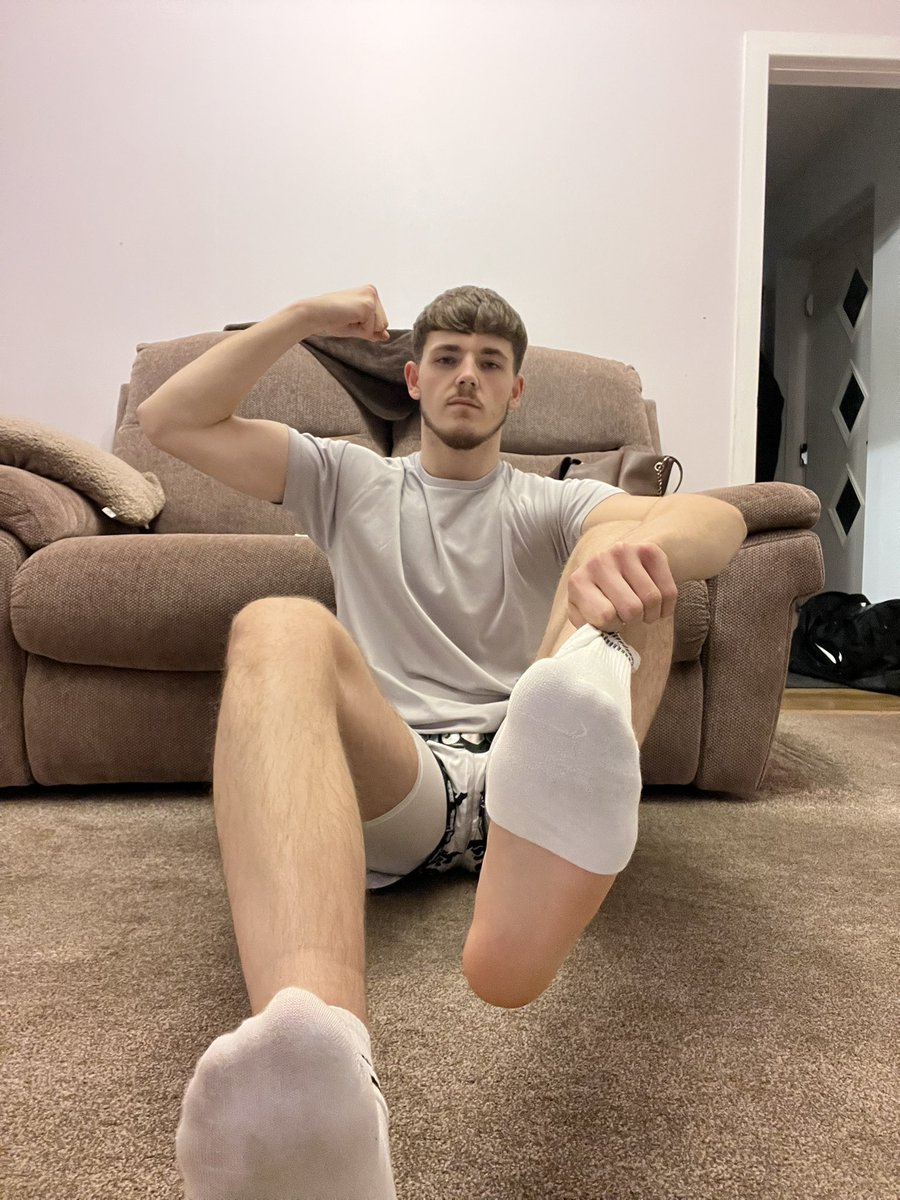 AlphaDanRT's tweet photo. Look at you 👀 

Ready to goon, waiting for daddy to reveal the sweaty toes 🦶 

I need a cleaner for these soles. Now get in my dm’s send them tributes and get ready to be humiliated 🤡 https://t.co/Ilcmz2TnZB