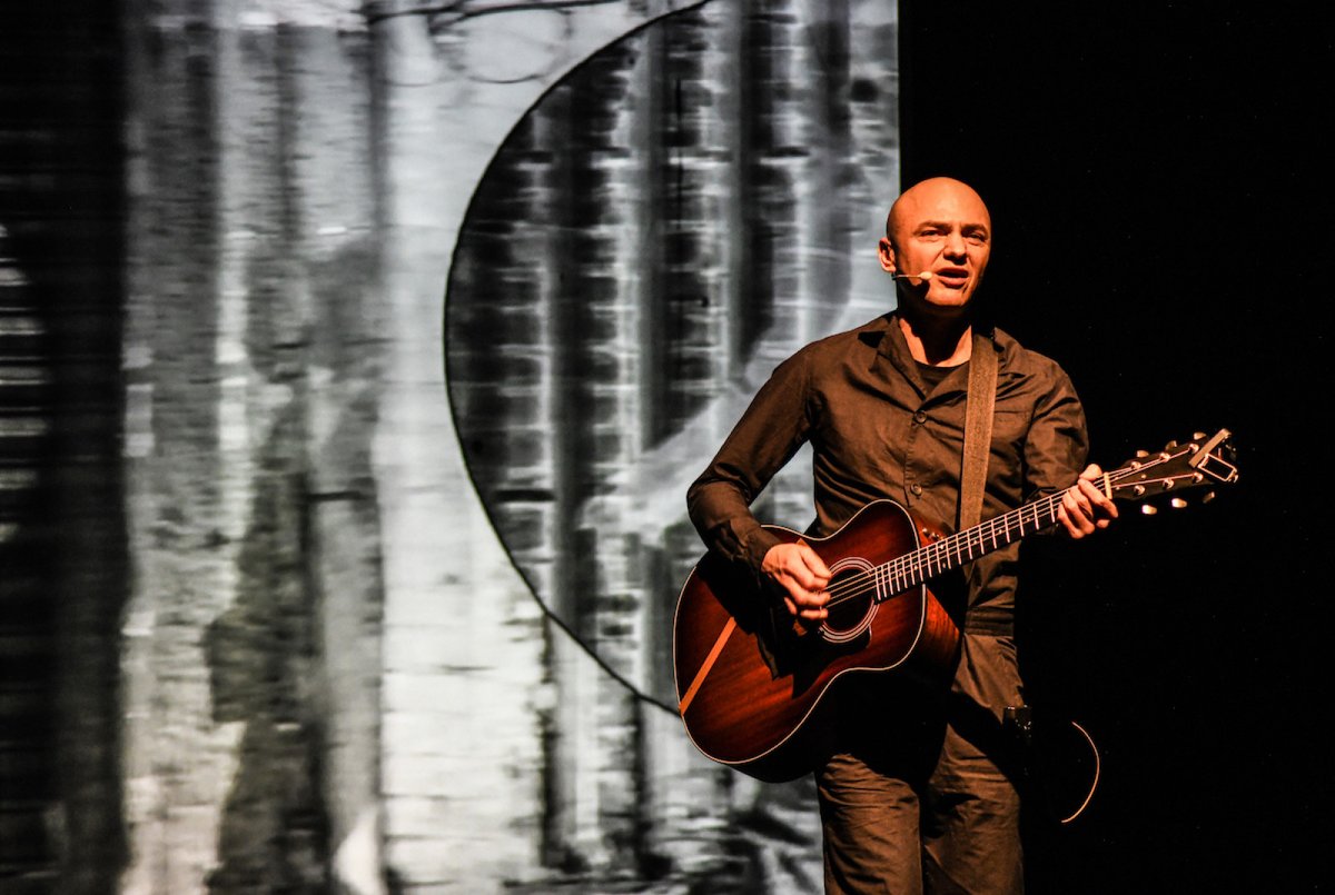 Parlem amb <a href="/marc_parrot/">Marc Parrot</a>, finalista del Terra i Cultura (<a href="/f_lluisllach/">Fundació Lluís Llach</a>), de la musicació del poema "Vincles" de Joan Vinyoli amb el violinista Aleix Puig de Quartet Brossa.

🗣️ "M'agrada la mirada crua de Joan Vinyoli envers la vida"

✍🏻 <a href="/HelenaMoAlegret/">Helena Morén Alegret</a>
enderrock.cat/noticia/30352/…