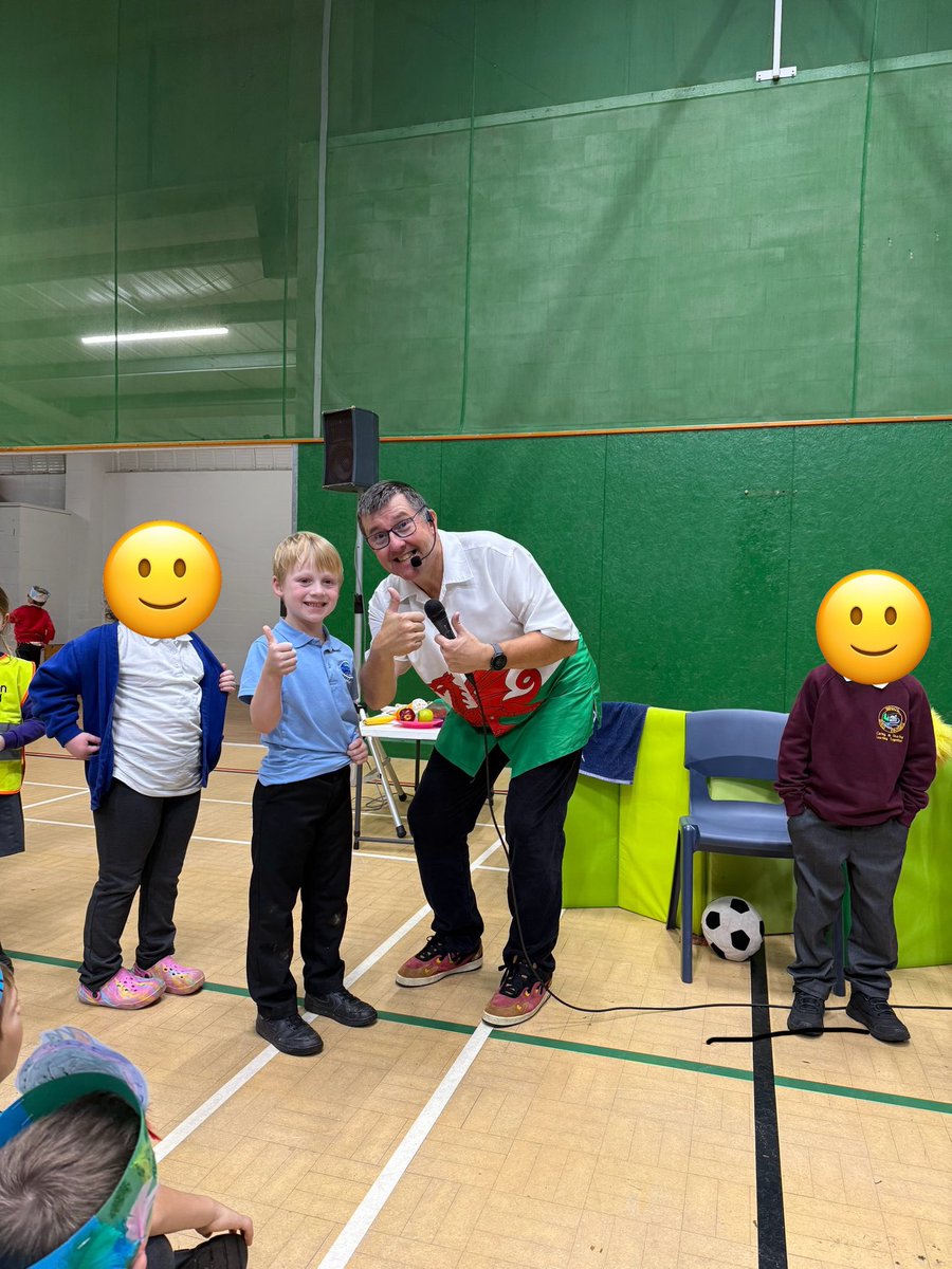 rhosstreet's tweet photo. Blwyddyn 2 had a wonderful time at the Jambori; singing, dancing and dodging water pistols. 🏴 🗣️🎶💃🏻 🏴 🕺🏻🎶🚿 🏴 #RSScym #RSSlit #RSScfw #RSSmus https://t.co/CqkuxH3cIf