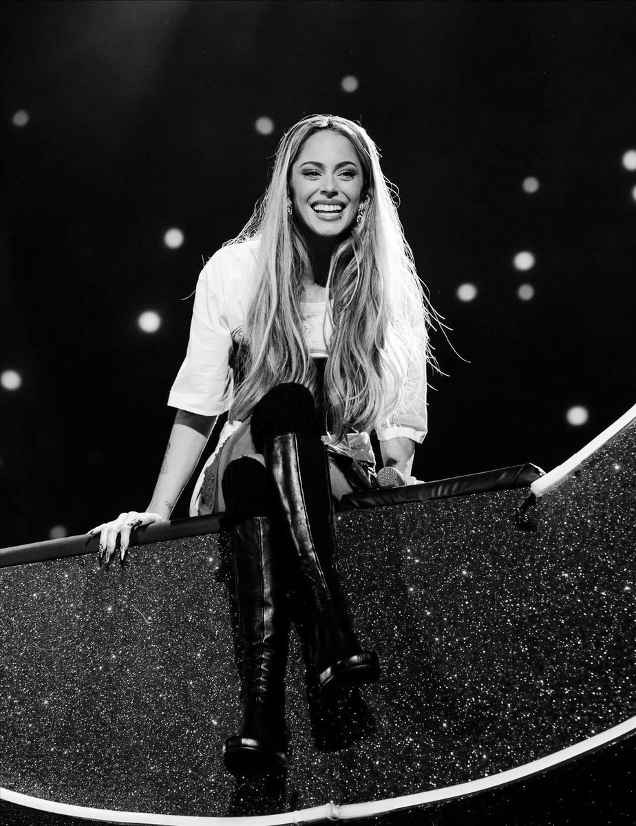 Tini… <a href="/TiniStoessel/">tini</a> hoy necesito abrir mi corazón.

Hoy estoy pasando por uno de los momentos más dolorosos de mi vida.
Estoy siendo maltratada, herida, y sufriendo un tipo de acoso y crueldad que jamás imaginé vivir. Personas que alguna vez creí importantes me lastiman, me