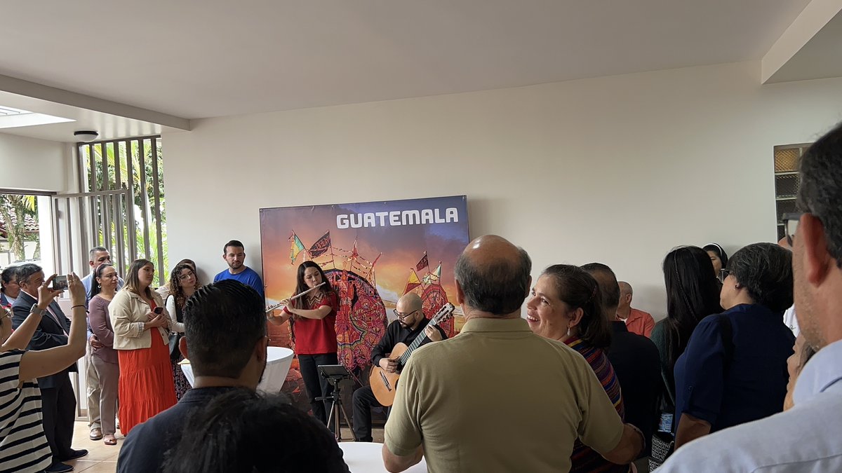 🇬🇹 La <a href="/EmbajadaCR/">Embajada de Guatemala en Costa Rica</a>  llevó a cabo el pasado 1 de noviembre un Open House, reuniendo a la colonia guatemalteca residente en el país. El evento contó con la destacada presentación del Dúo Xelajú.  Agradecemos el entusiasmo y participación de la comunidad.