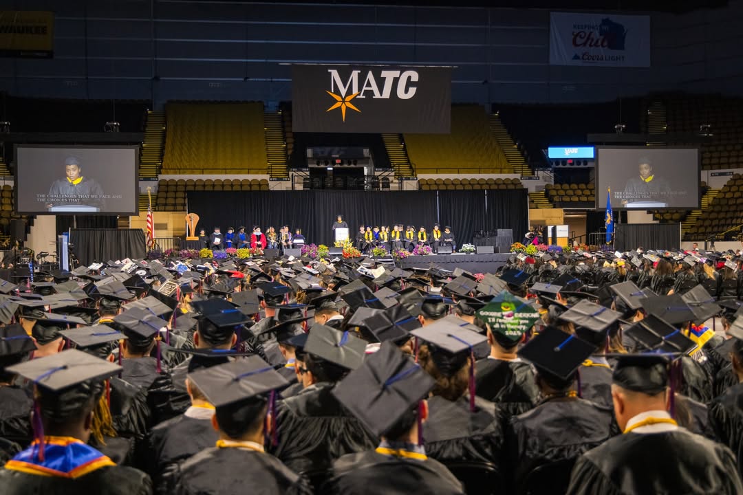 matcmilwaukee's tweet image. 📣Graduation Announcement📣

MATC's Winter Commencement is returning to the Fiserv Forum on Saturday, December 13! We look forward to celebrating our winter graduates and all of their accomplishments! 

For more 🔽 
matc.edu/admissions-reg…