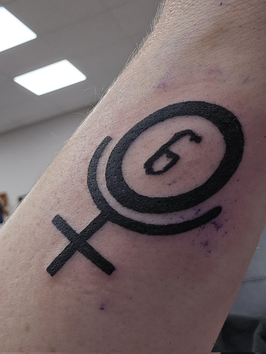 CaptKaos13's tweet photo. Don't be sad, go get a tattoo.
#ForBray #WyattSicks https://t.co/XVfriXs2F9