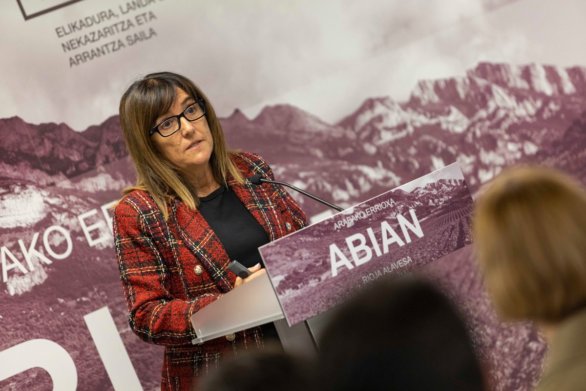 itsaslurraEJGV's tweet photo. ✅ El plan #ABIAN arranca con 17 proyectos transformadores para Rioja Alavesa.

Se trata de una apuesta de país que da continuidad a iniciativas previas y se convierte en una herramienta de futuro para una comarca que es símbolo de identidad en Euskadi.

🔗https://t.co/W3KcHtDNoZ https://t.co/dzqzFpLQzY