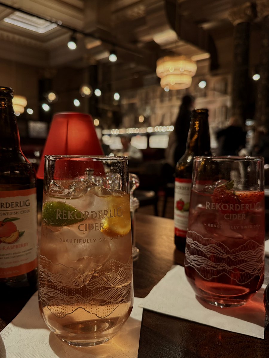 a n d r e i n a tweet media