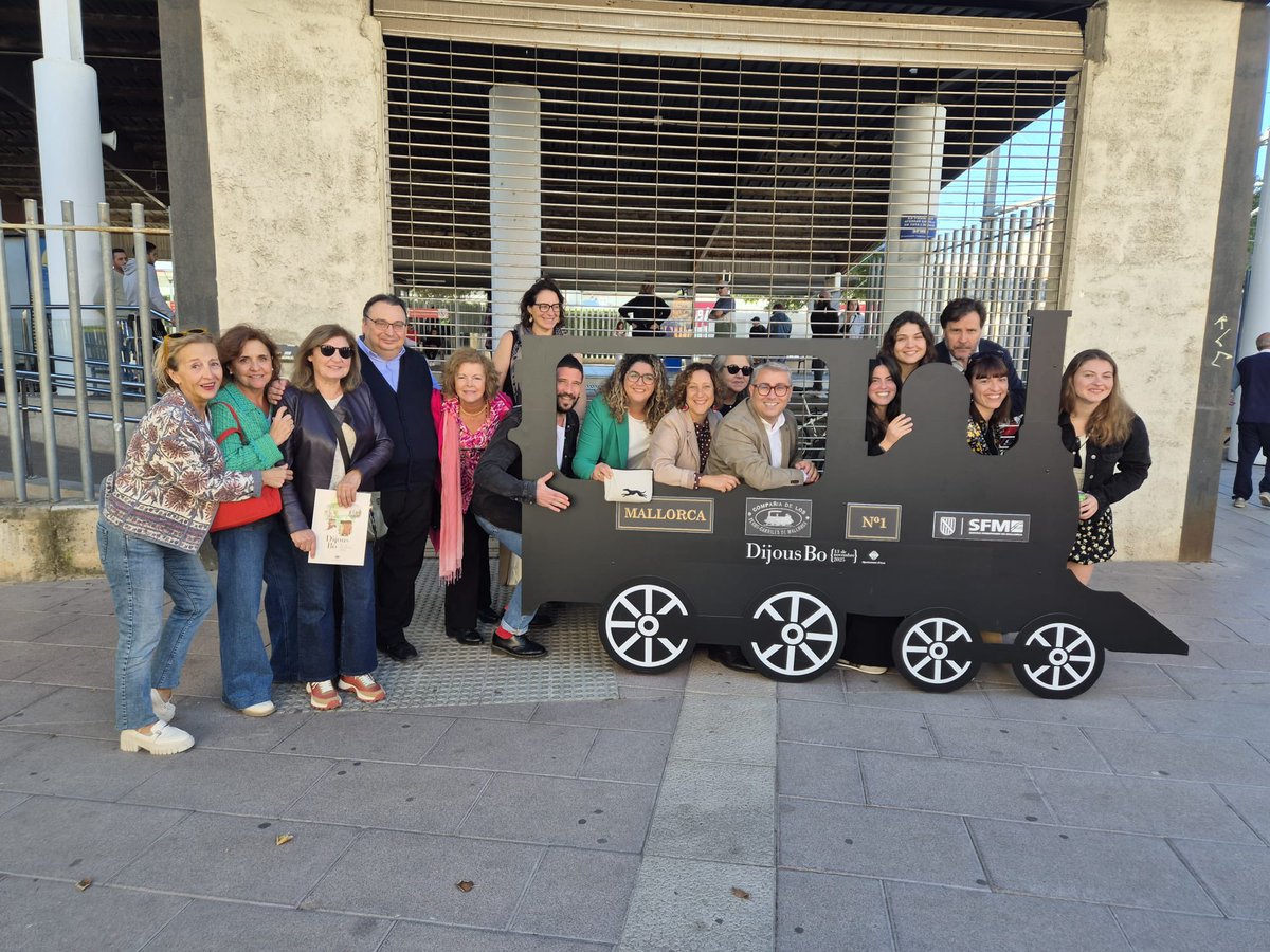 🙌🏼Avui hem donat el sus al #DijousBo2025  amb la presentació del seu programa a l'estació de tren d'Inca.

🚂Un lloc ben especial per celebrar els 150 anys de l’arribada del ferrocarril a Incs. 

❤️Us esperam a la fira de les fires el 13 de novembre! #IncaSomTots