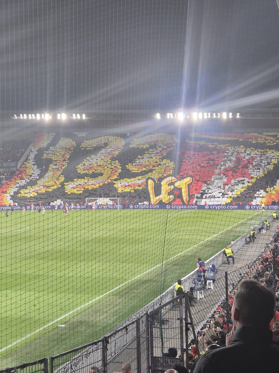 Have you ever seen a Tifo stay up for this long and while the game is on? 

Great display from Slavia Prague vs Arsenal tonight. 

Defiantly a first for me. 

Custom stickers and flags available from;

👉ultrasdesign.co.uk

#tifo #ultrasdesign #slaviapraha