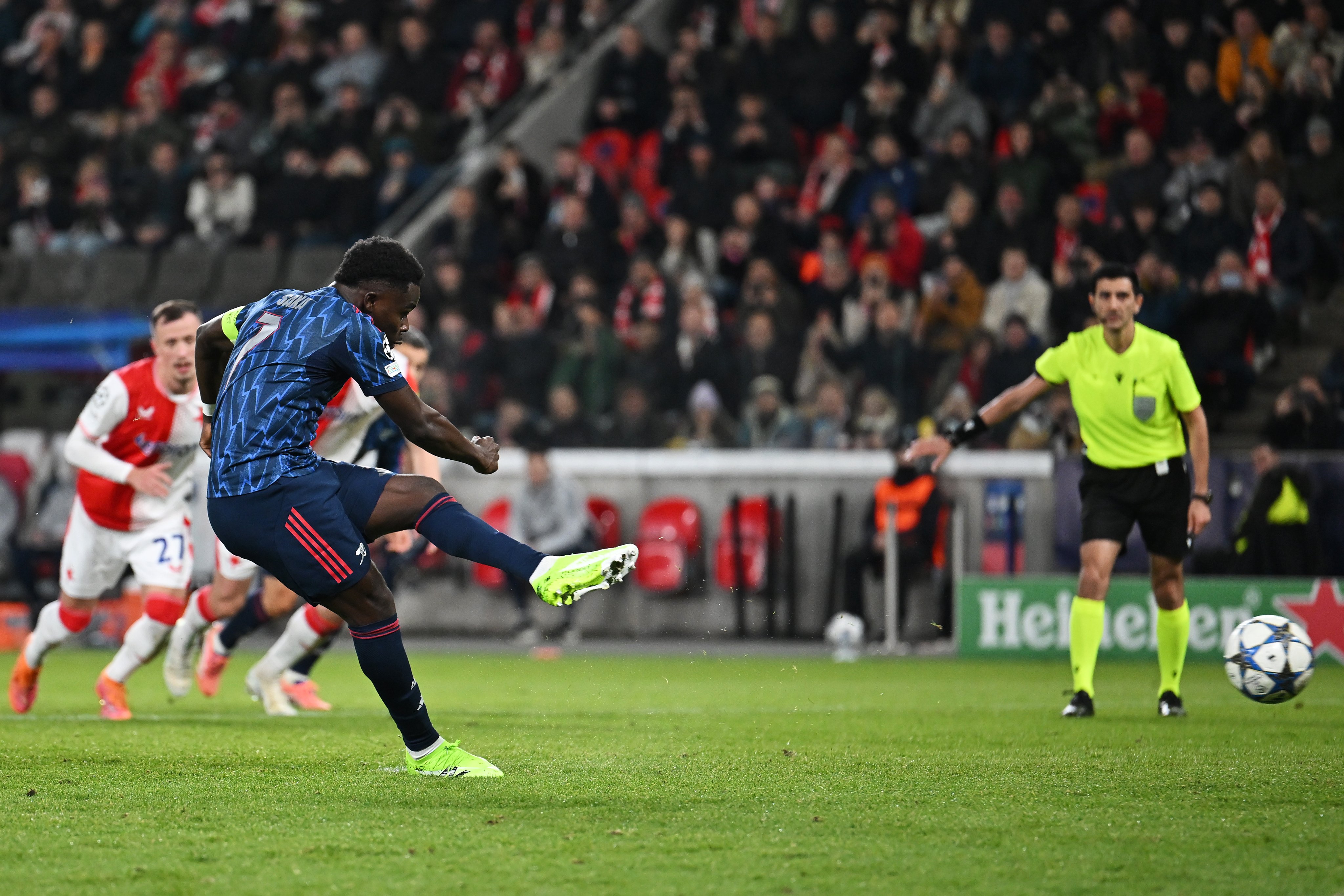 G47nV7dW8AAfI6h?format=jpg&name=4096x409