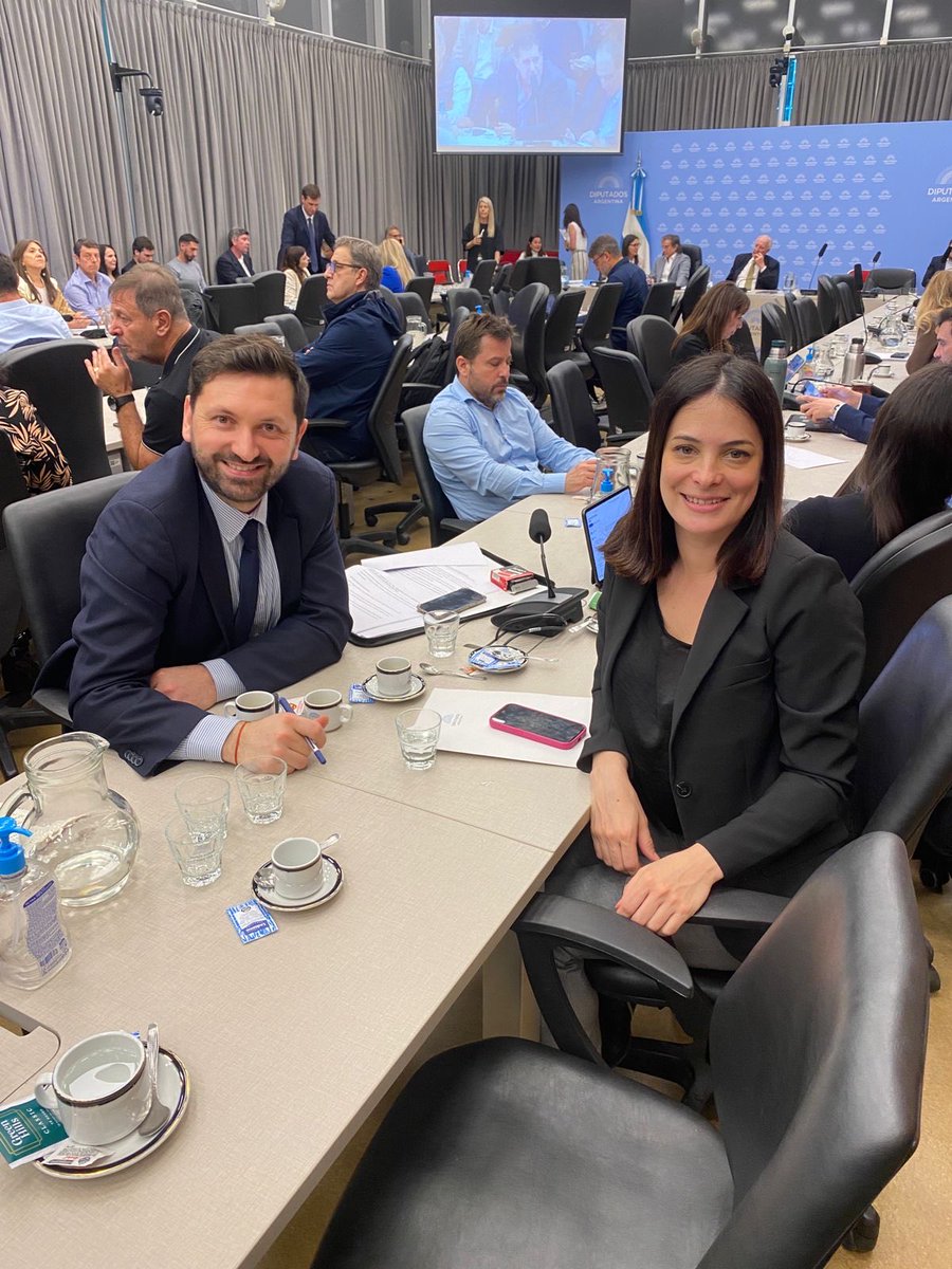 Comisión de presupuesto. Dictaminamos sobre el presupuesto 2026 

Mientras el Gobierno especulaba con no tener un presupuesto y continuar con la discrecionalidad, acá trabajamos con responsabilidad: buscamos que se mantenga el superávit y garantizar el cumplimiento de tres leyes