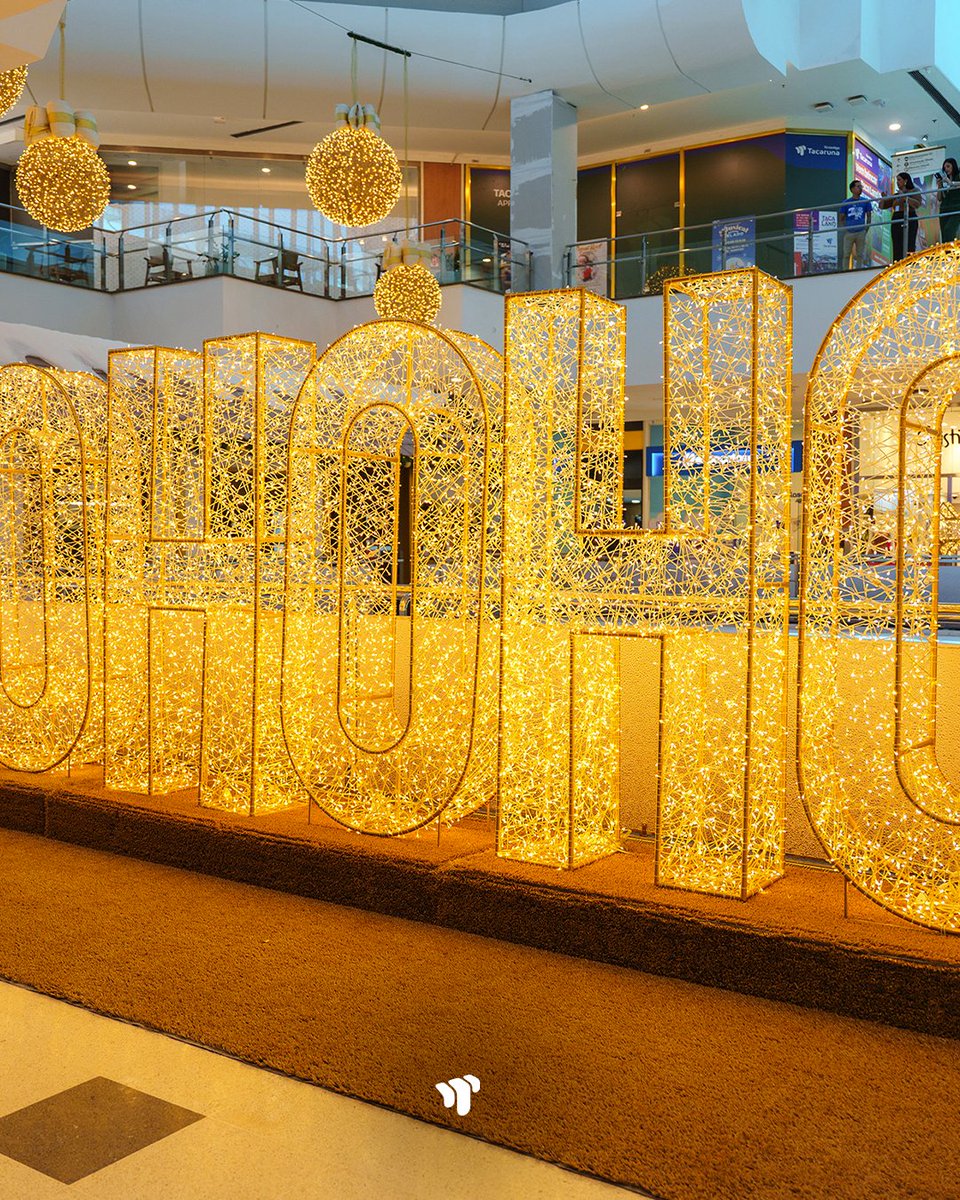 Já é Natal por aqui!🎄O encanto gelado tomou conta do Tacaruna com ursos polares, pinheiros, bonecos de neve e muitas luzes. ⛄

Venha conferir os detalhes da nossa decoração natalina, patinar na nossa pista de patinação, visitar o Papai Noel e muito mais!🎅🏻#VemProTaca