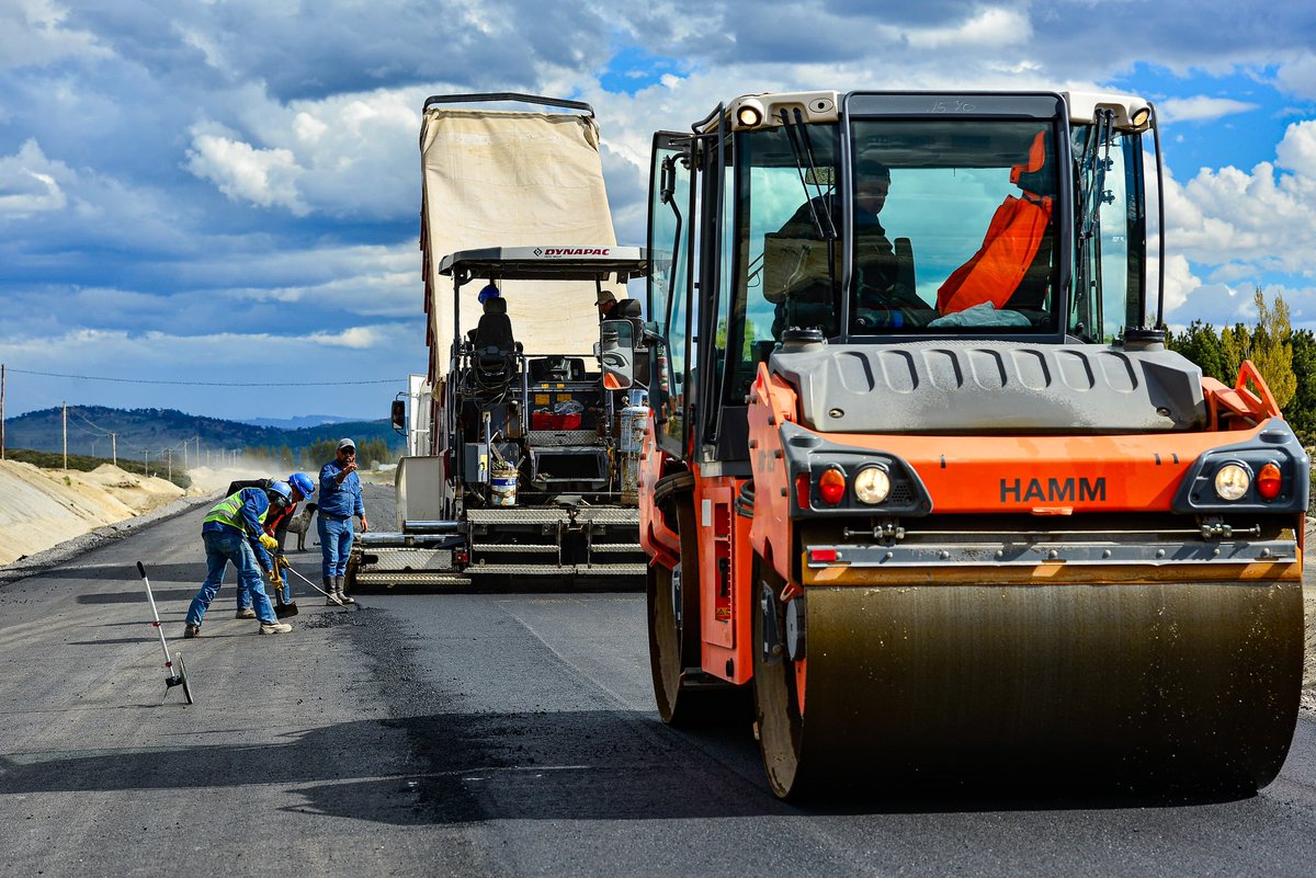 GRAN AVANCE EN LA RUTA 23 ENTRE ALUMINÉ Y VILLA PEHUENIA

La obra de pavimentación de la Ruta Provincial 23 fue retomada tras la veda climática y ya alcanza un 50% de avance. Hasta el momento se asfaltaron 7 kilómetros, mientras continúan diversas tareas a lo largo de todo el